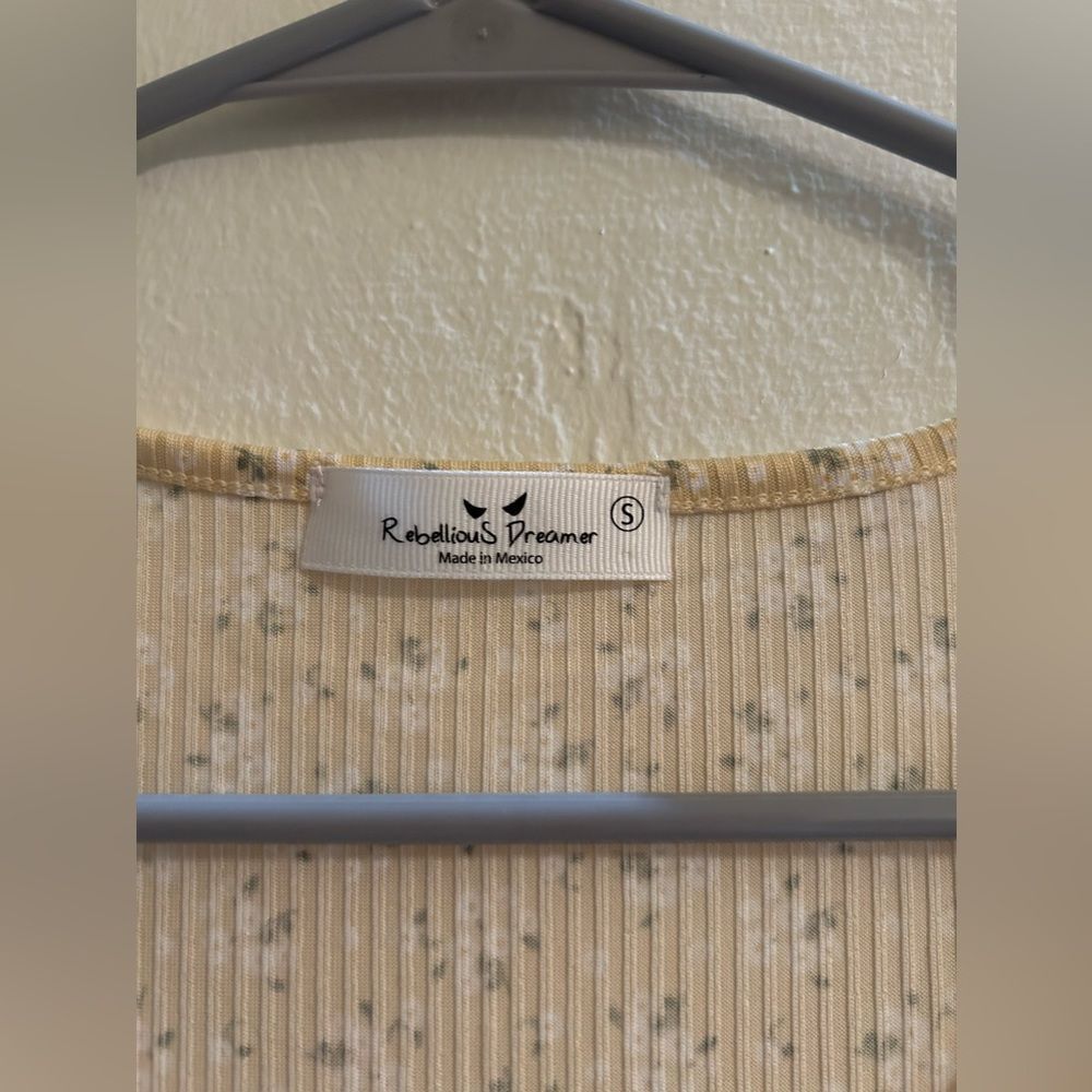 Rebellious dreamer yellow floral surplice top size Small NWT - Picture 2 of 5